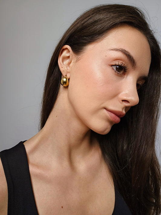 The Gold Crescent Hoop Earrings - SABI STORE