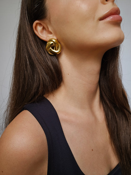 The Gold Knot Stud Earrings - SABI STORE
