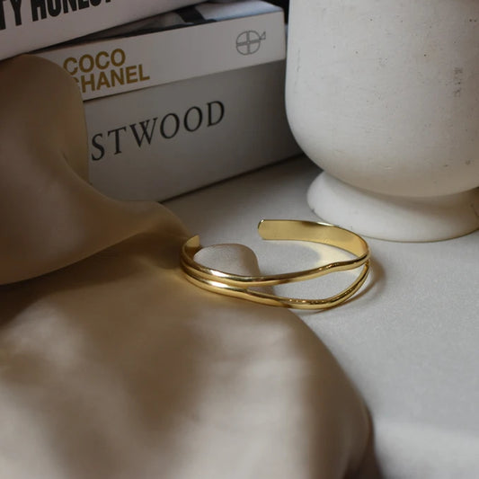 The Serene Twist Cuff - SABI STORE