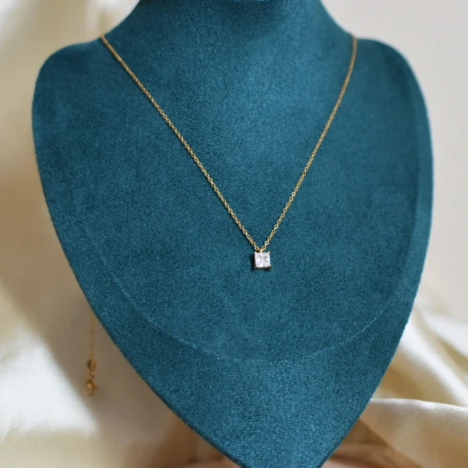 The Solitaire Sparkle Necklace