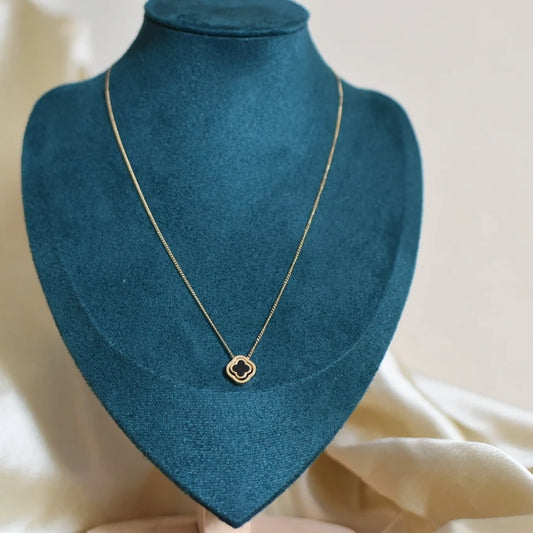The Elegant Clover Pendant Necklace - SABI STORE